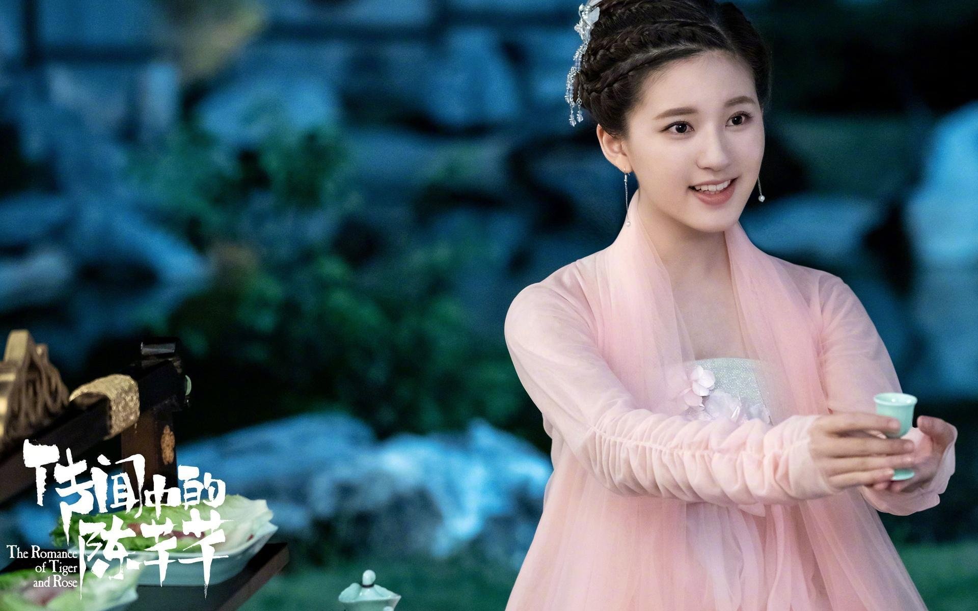 AYX体育官网-意大利举重选手在女子比赛中获得银牌，意大利举重帅哥